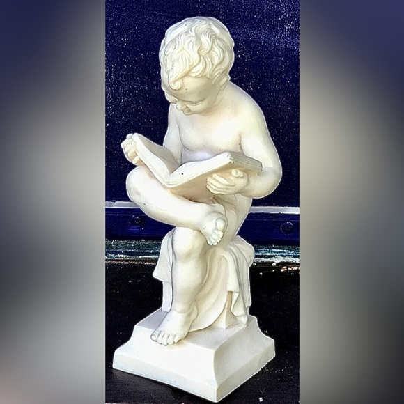 Vintage Ground Stone STUDIOUS YOUNG BOY Reading Book Figural Statue Figurine - Picture 1 of 10
